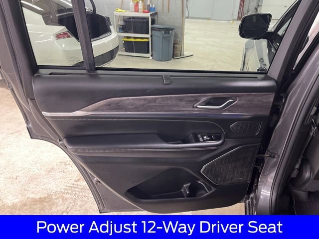 Used 2023 Jeep Grand Cherokee L Overland w/ Luxury Tech Group IV AWD/4WD image 35
