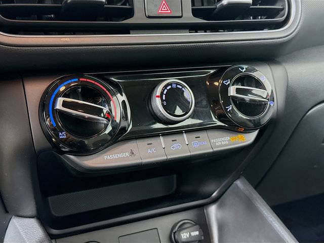 Used 2023 Hyundai Kona SE image 15