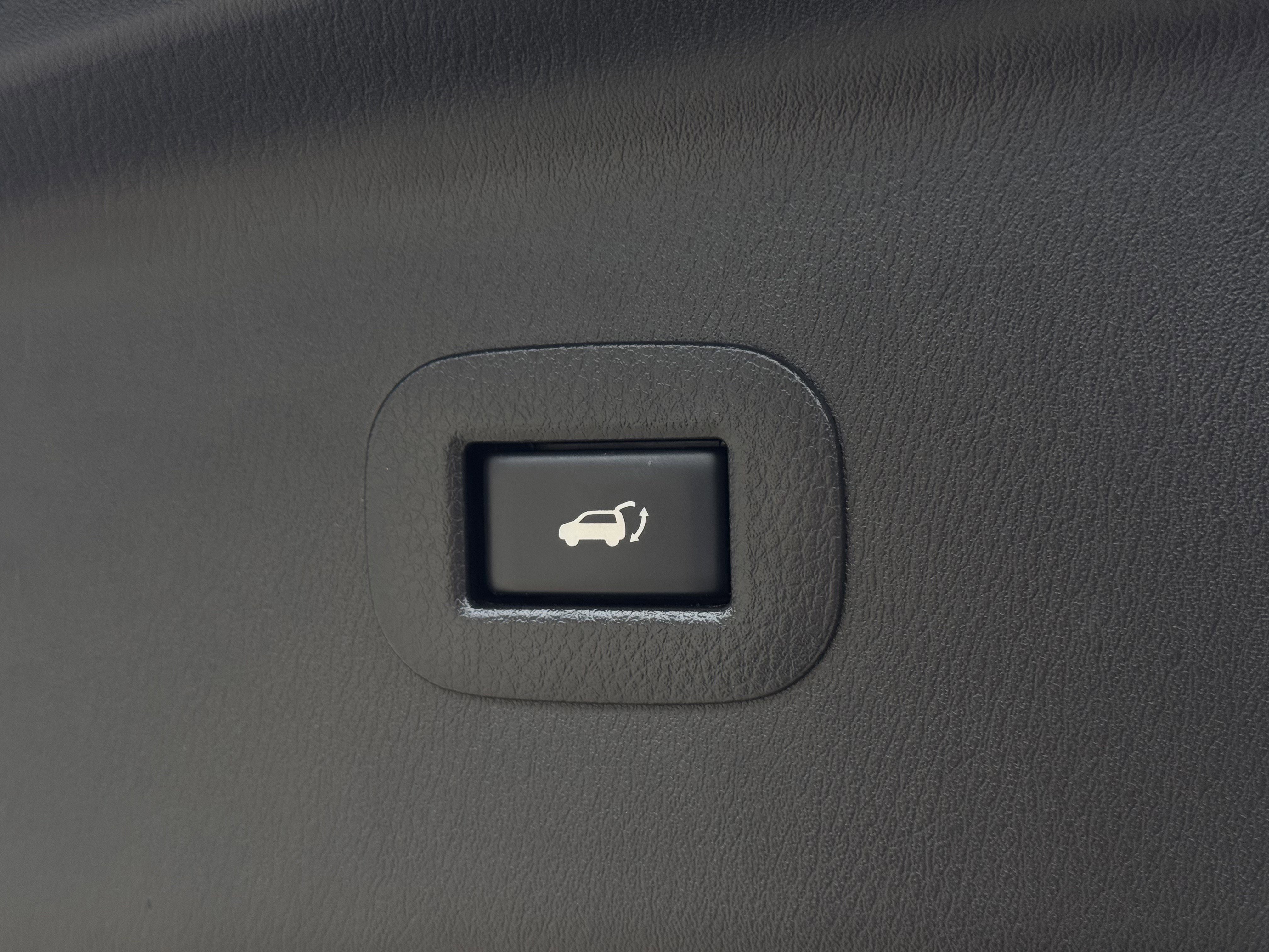 Used 2020 Nissan Armada SL w/ Premium Package image 12