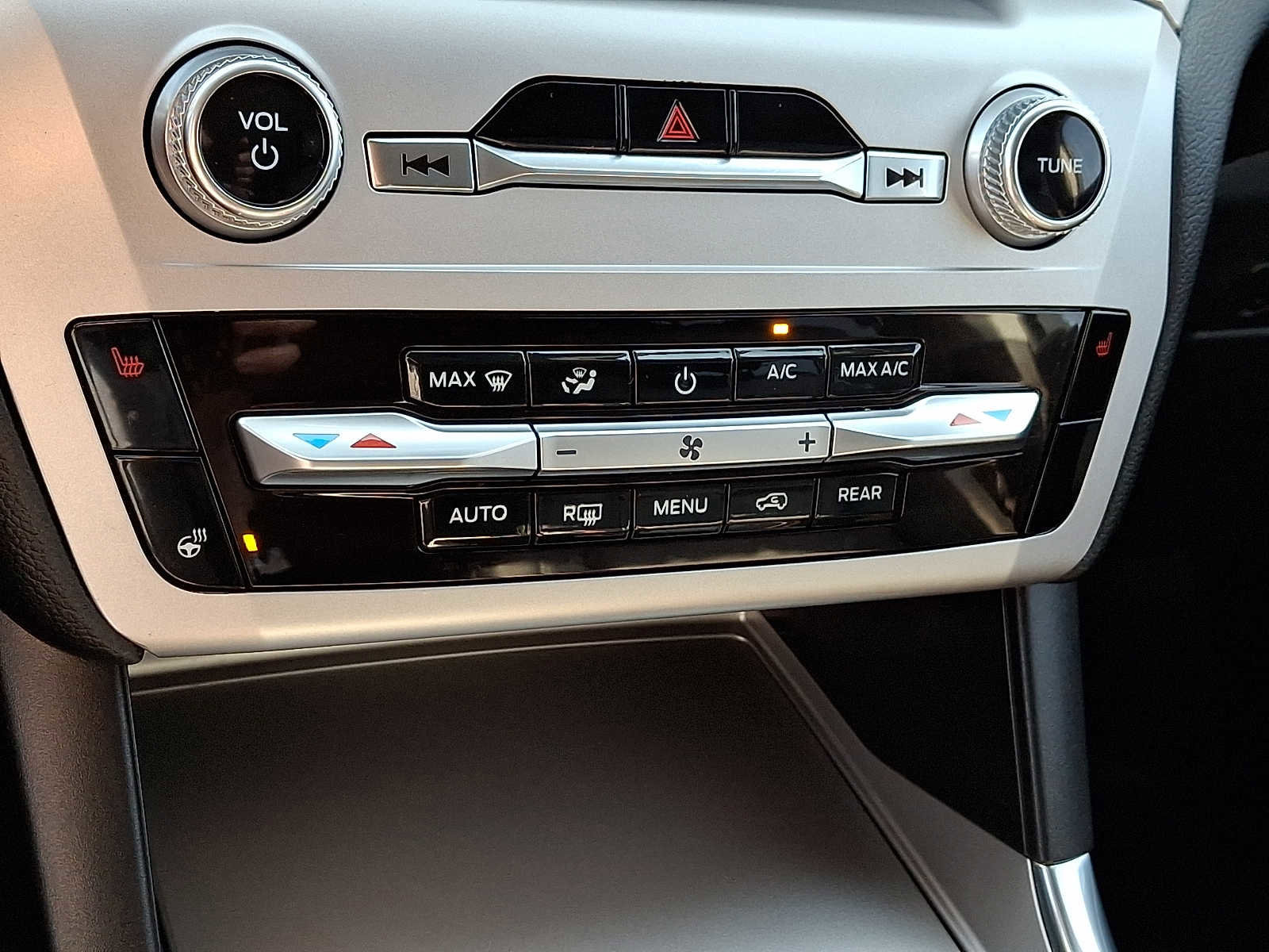 Certified 2022 Ford Explorer XLT w/ Equipment Group 202A image 18