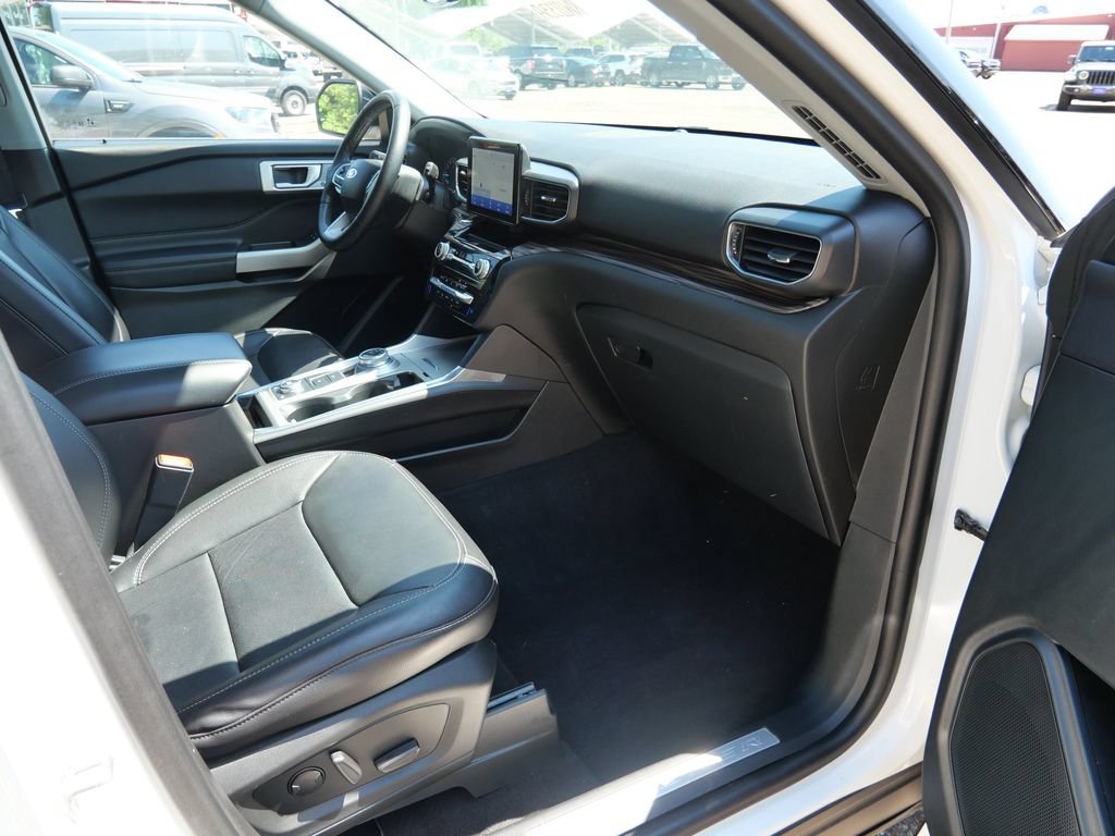 Certified 2023 Ford Explorer Limited w/ Equipment Group 301A AWD/4WD image 11