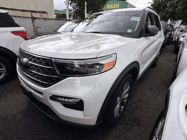 Certified 2021 Ford Explorer XLT w/ Equipment Group 202A AWD/4WD image 4