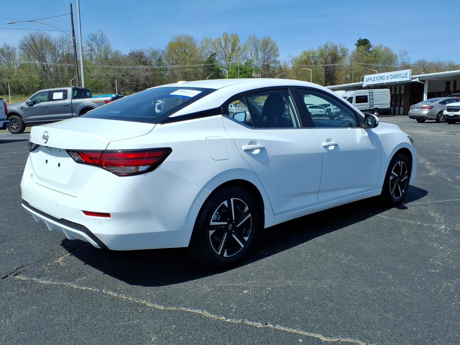 Used 2025 Nissan Sentra SV FWD image 8