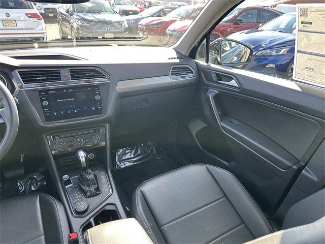 Used 2021 Volkswagen Tiguan SE image 17
