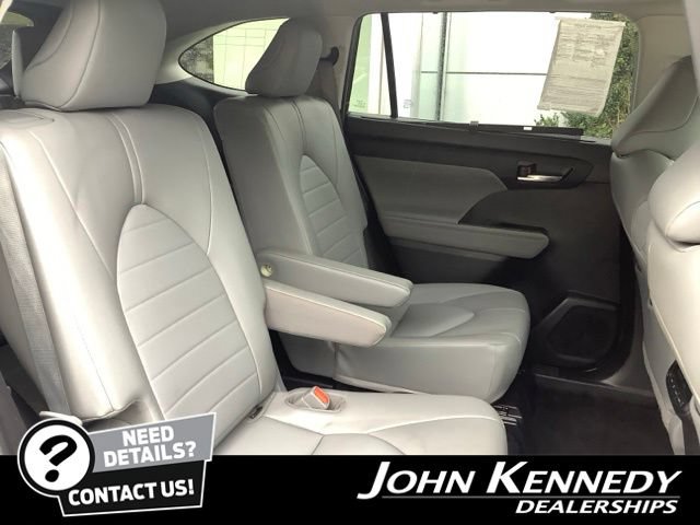 Used 2022 Toyota Highlander XLE AWD/4WD image 26