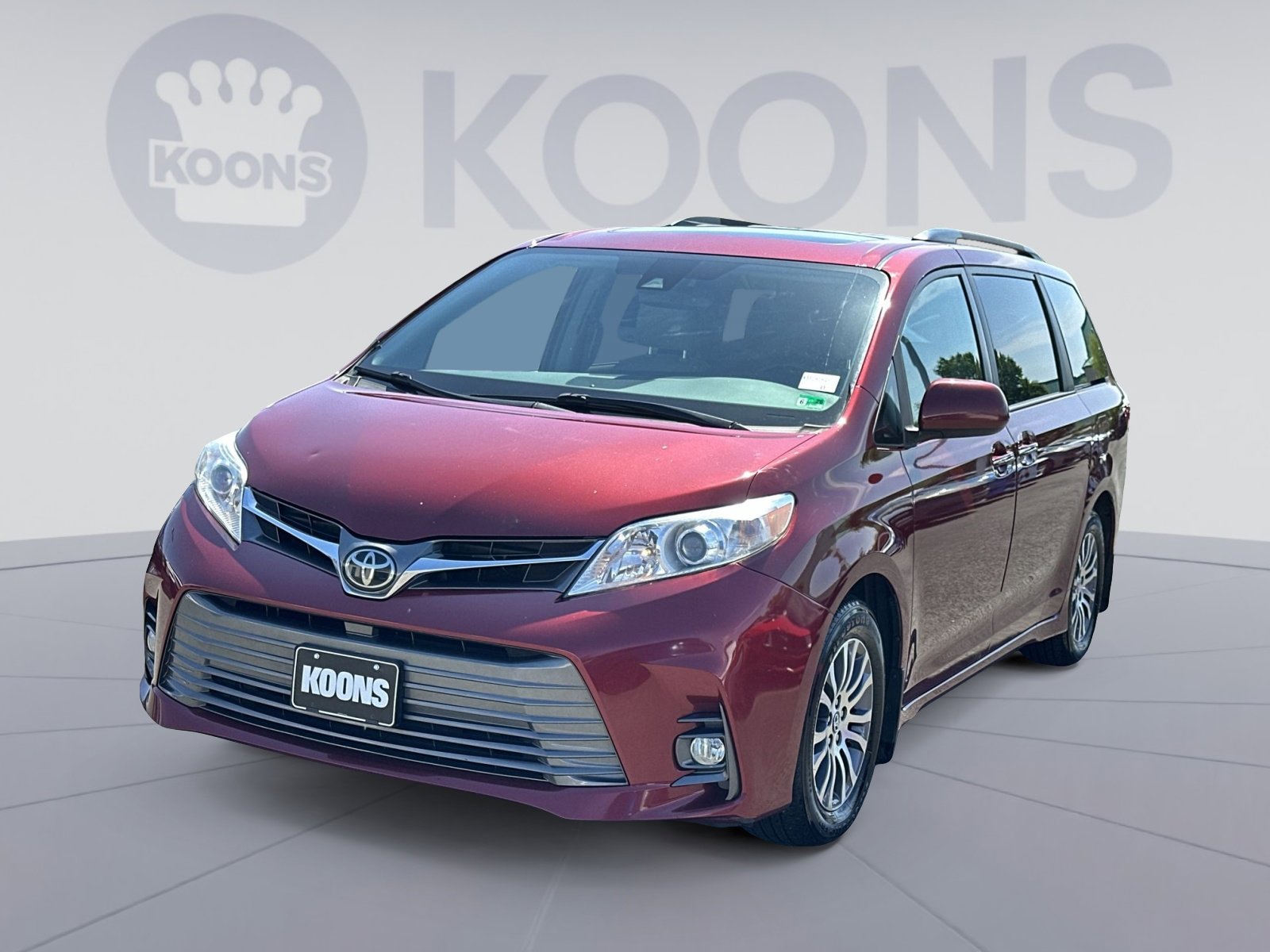Used 2018 Toyota Sienna XLE w/ XLE Navigation Package FWD image 5