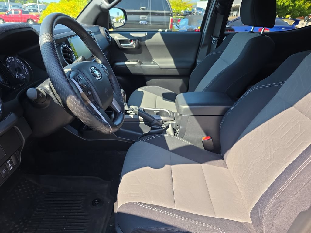 Used 2021 Toyota Tacoma TRD Off-Road AWD/4WD image 5