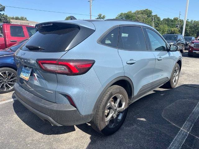 Certified 2025 Ford Escape ST-Line Select AWD/4WD image 2