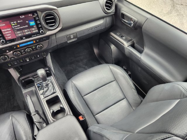 Used 2022 Toyota Tacoma TRD Off-Road w/ TRD Premium Off Road Package AWD/4WD image 14