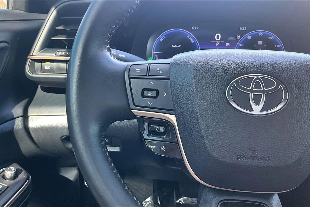 Used 2023 Toyota Crown AWD/4WD image 17
