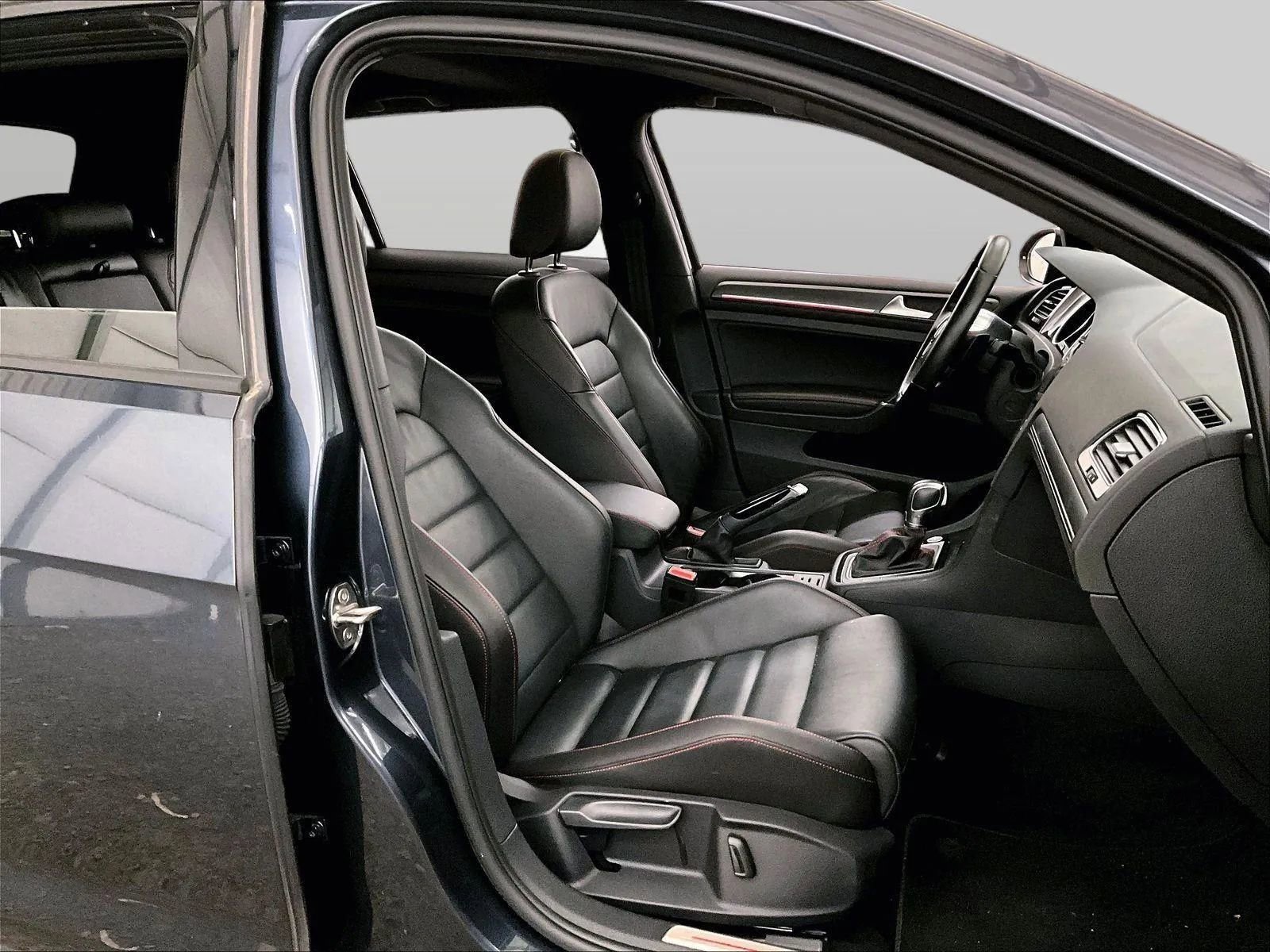 Used 2019 Volkswagen Golf S FWD image 7