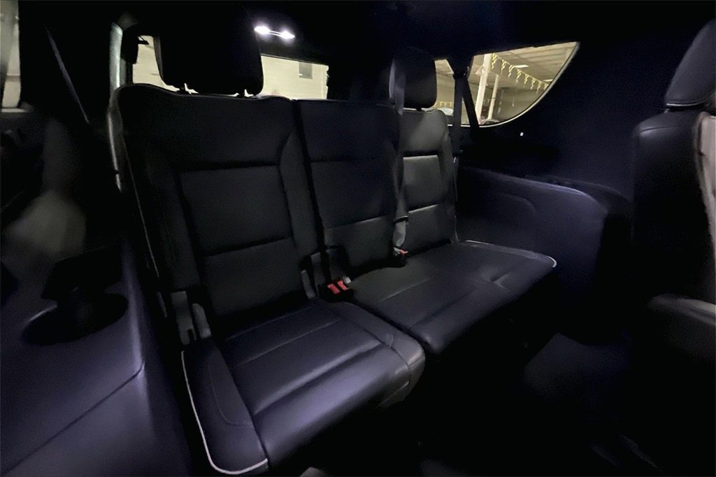Used 2023 Chevrolet Suburban Premier image 26