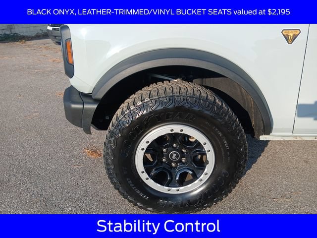 Certified 2022 Ford Bronco Badlands w/ Sasquatch Package AWD/4WD image 4