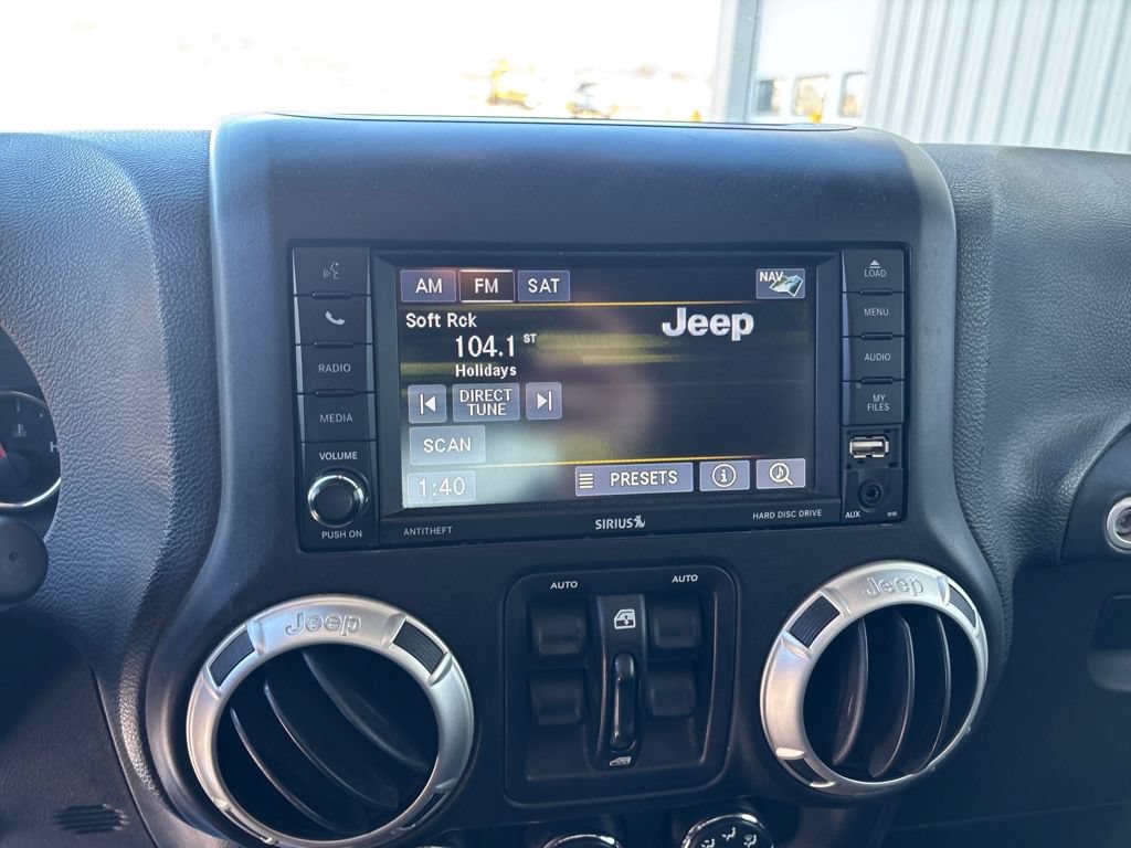 Used 2017 Jeep Wrangler Unlimited Rubicon w/ Max Tow Package AWD/4WD image 20