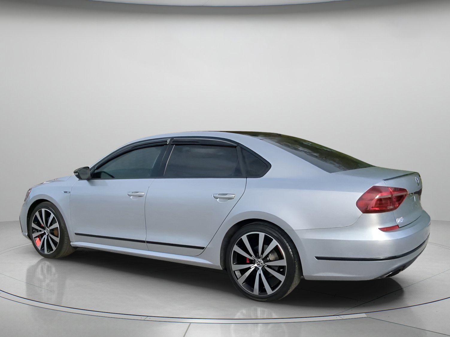 Used 2018 Volkswagen Passat GT image 11