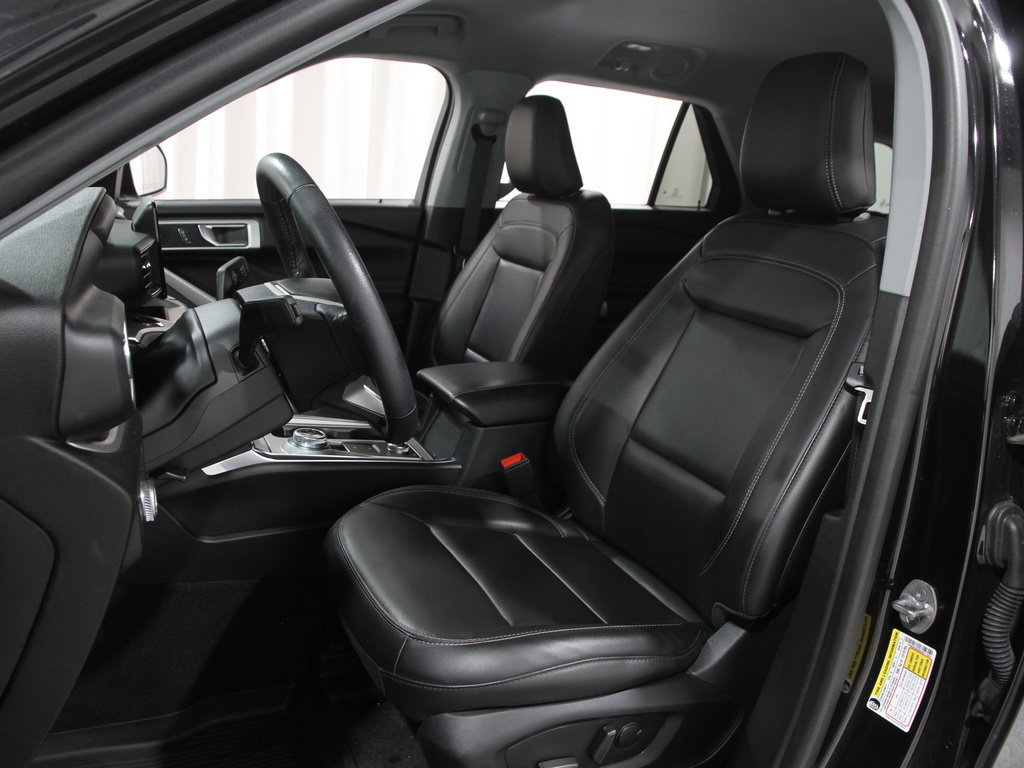 Certified 2022 Ford Explorer XLT w/ Equipment Group 202A image 7