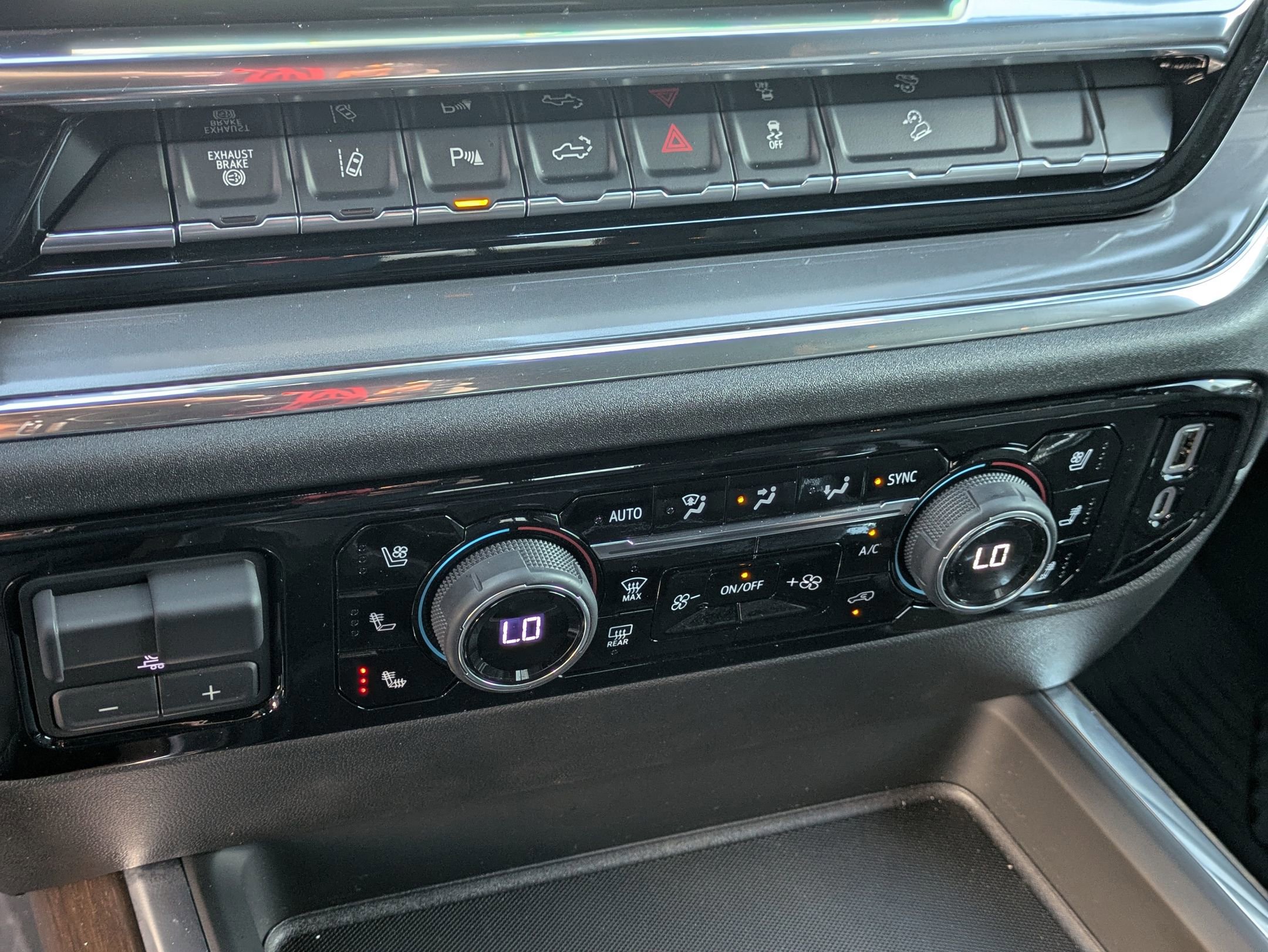 Used 2025 Chevrolet Silverado 2500 High Country w/ Technology Package image 26