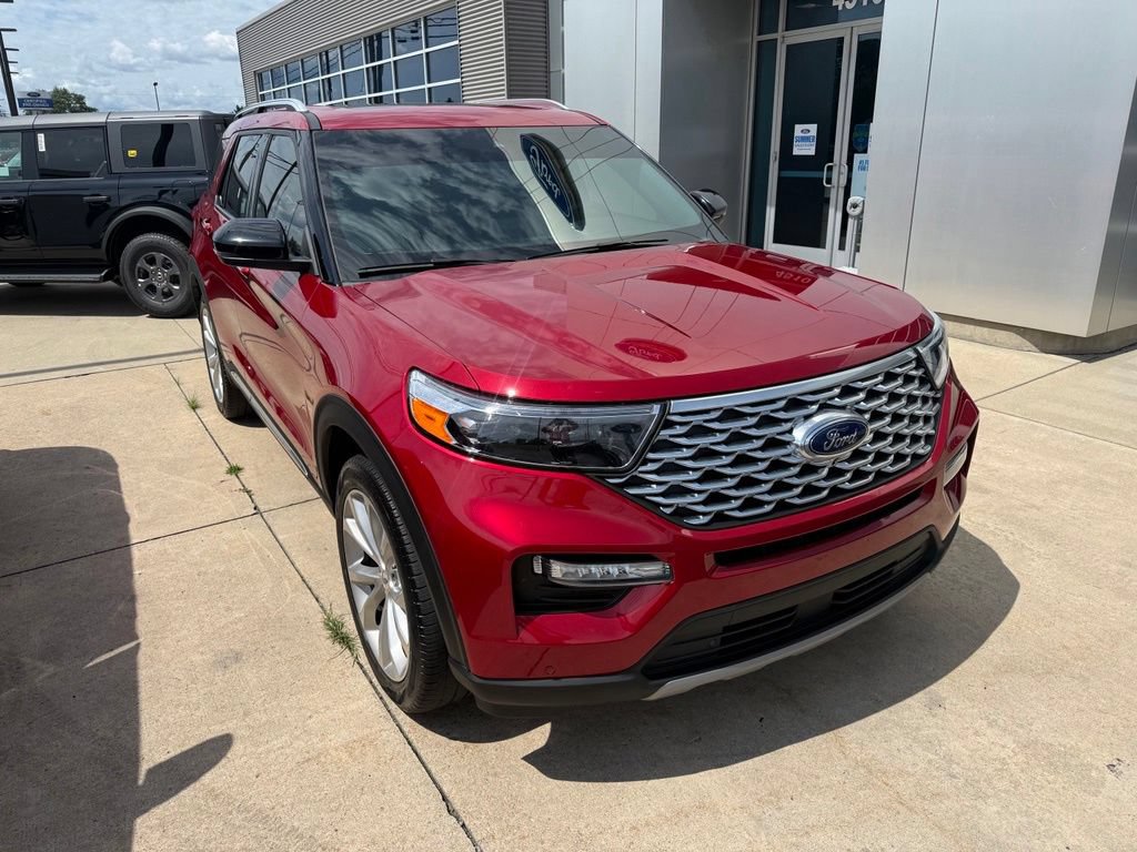 Certified 2023 Ford Explorer Platinum w/ Technology Package AWD/4WD image 3