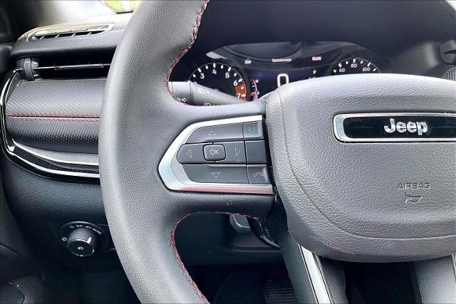 Used 2025 Jeep Compass Trailhawk AWD/4WD image 18