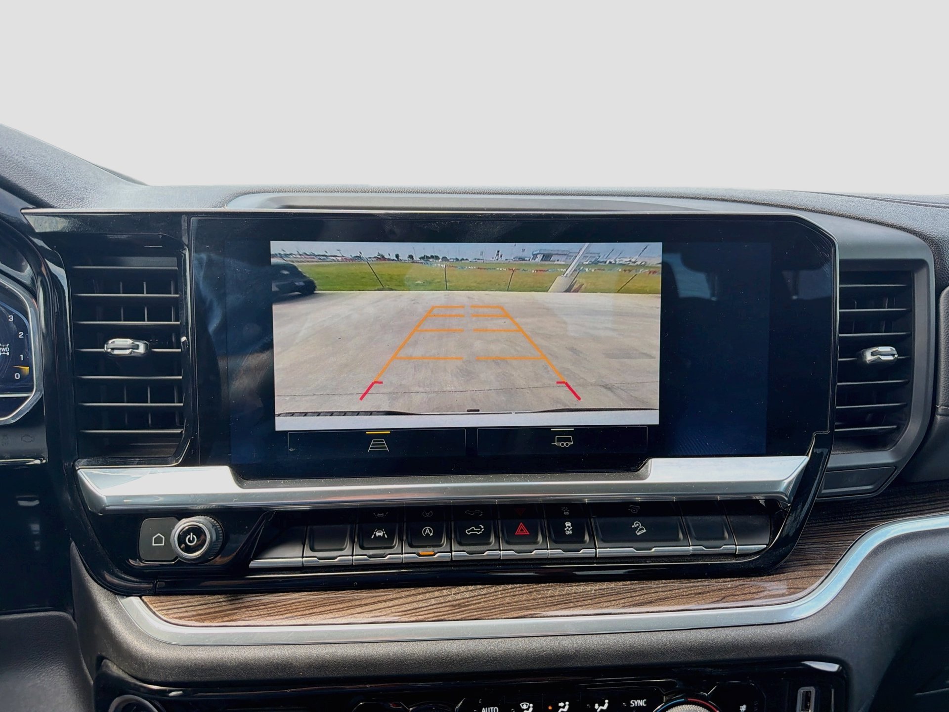 Used 2025 Chevrolet Silverado 1500 LT AWD/4WD image 14