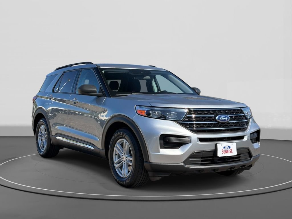 Certified 2024 Ford Explorer XLT RWD image 4