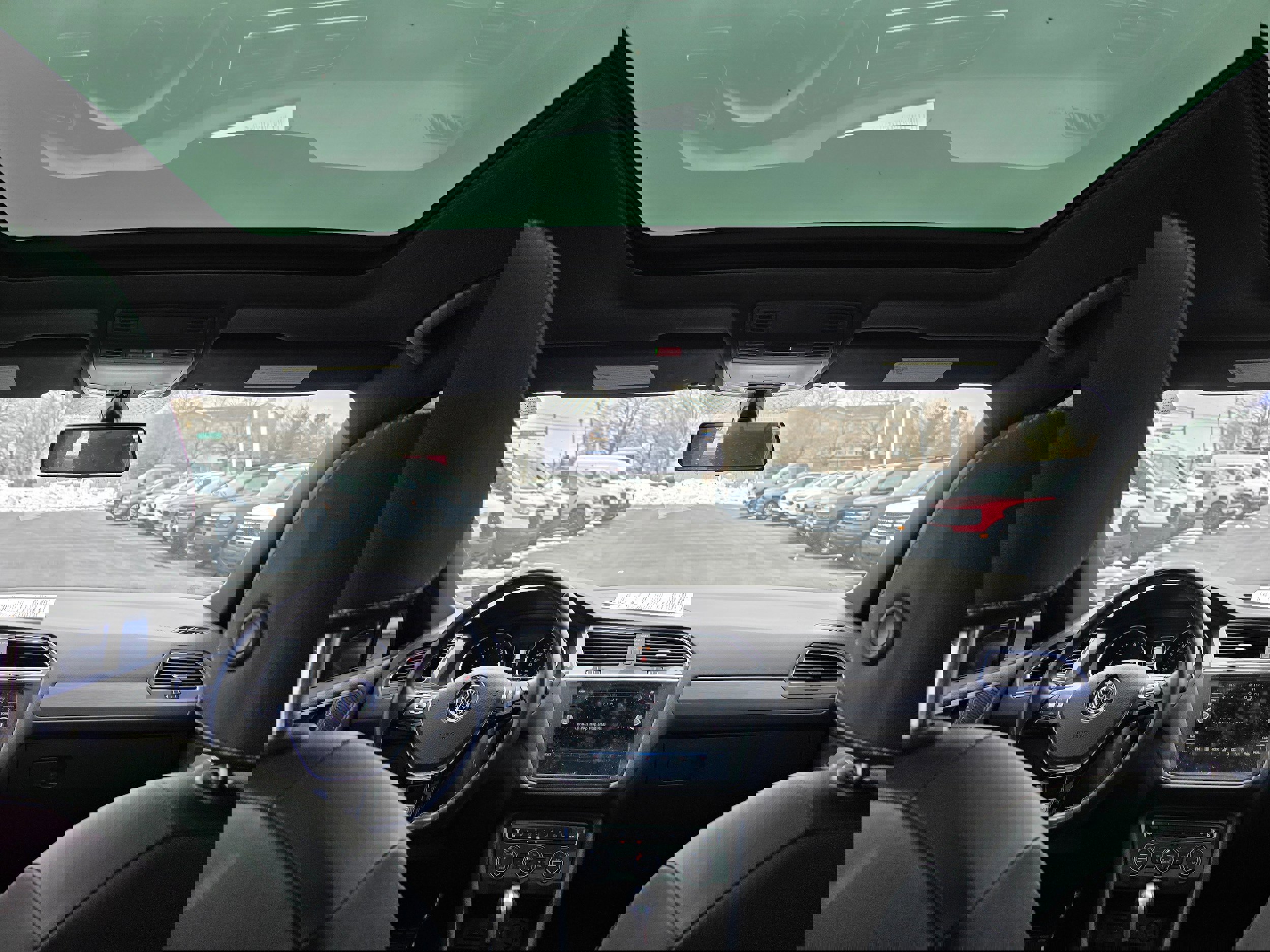 Used 2021 Volkswagen Tiguan SE R-Line image 8