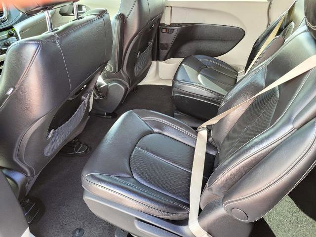 Used 2022 Chrysler Pacifica Touring-L FWD image 11