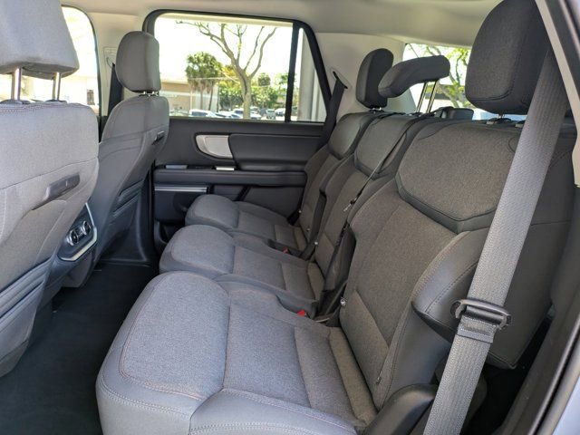 Certified 2025 Ford Expedition Active image 10