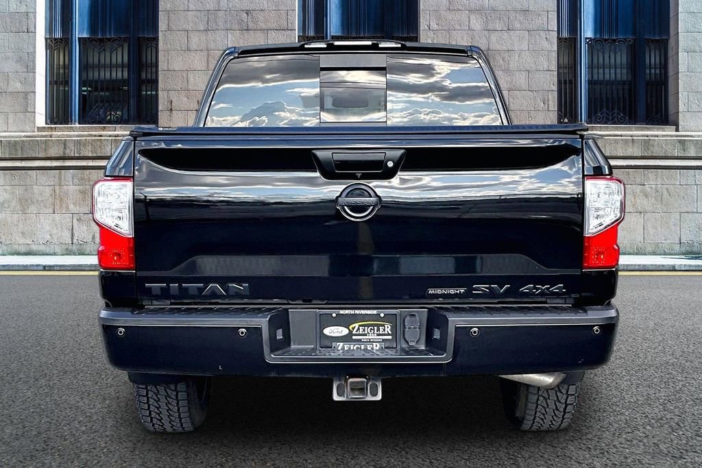 Used 2018 Nissan Titan SV w/ SV Convenience Package image 4