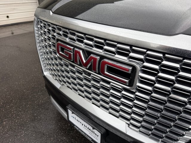 Used 2021 GMC Yukon XL Denali w/ Denali Premium Package AWD/4WD image 23