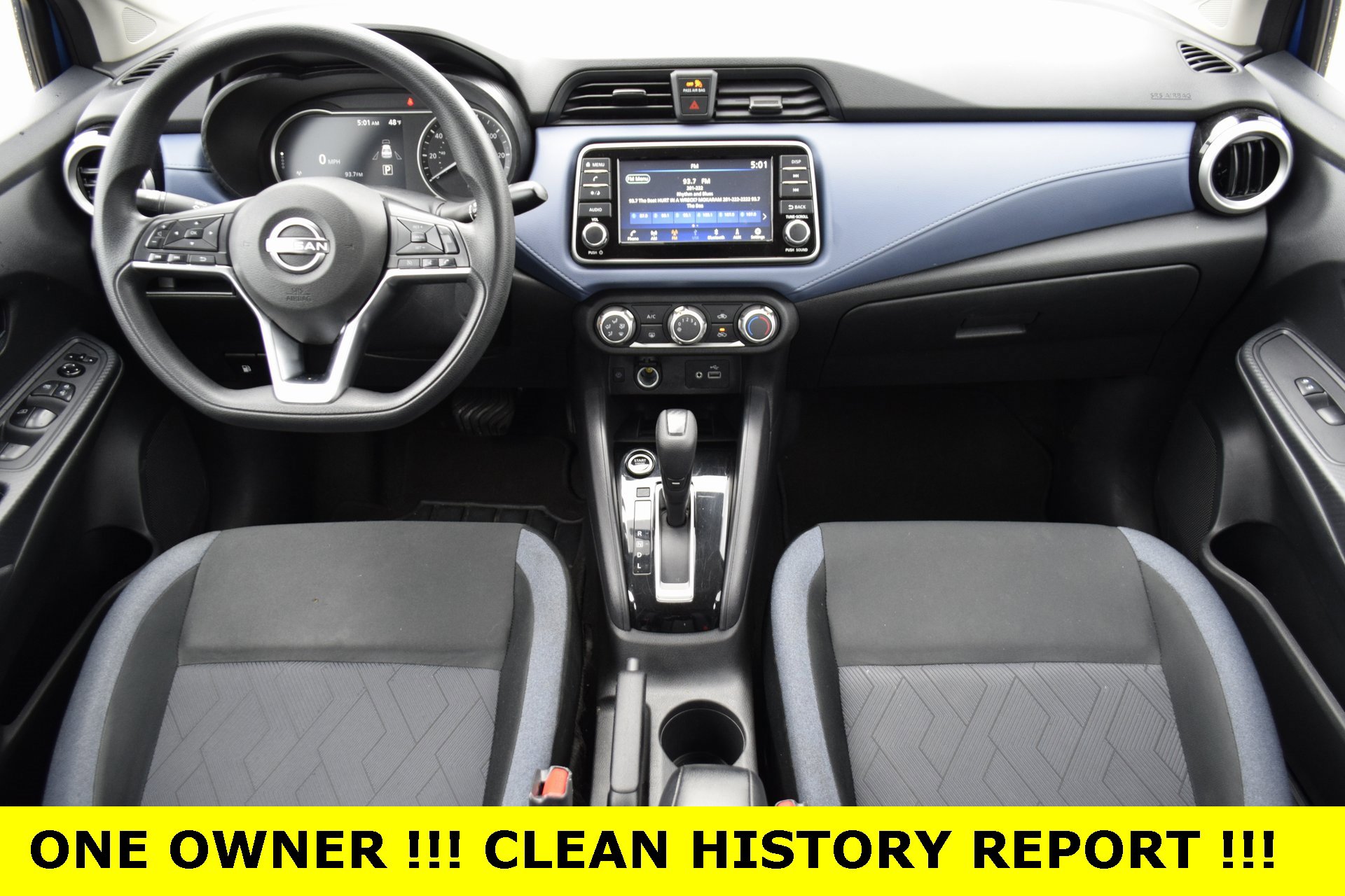 Used 2023 Nissan Versa SV image 2