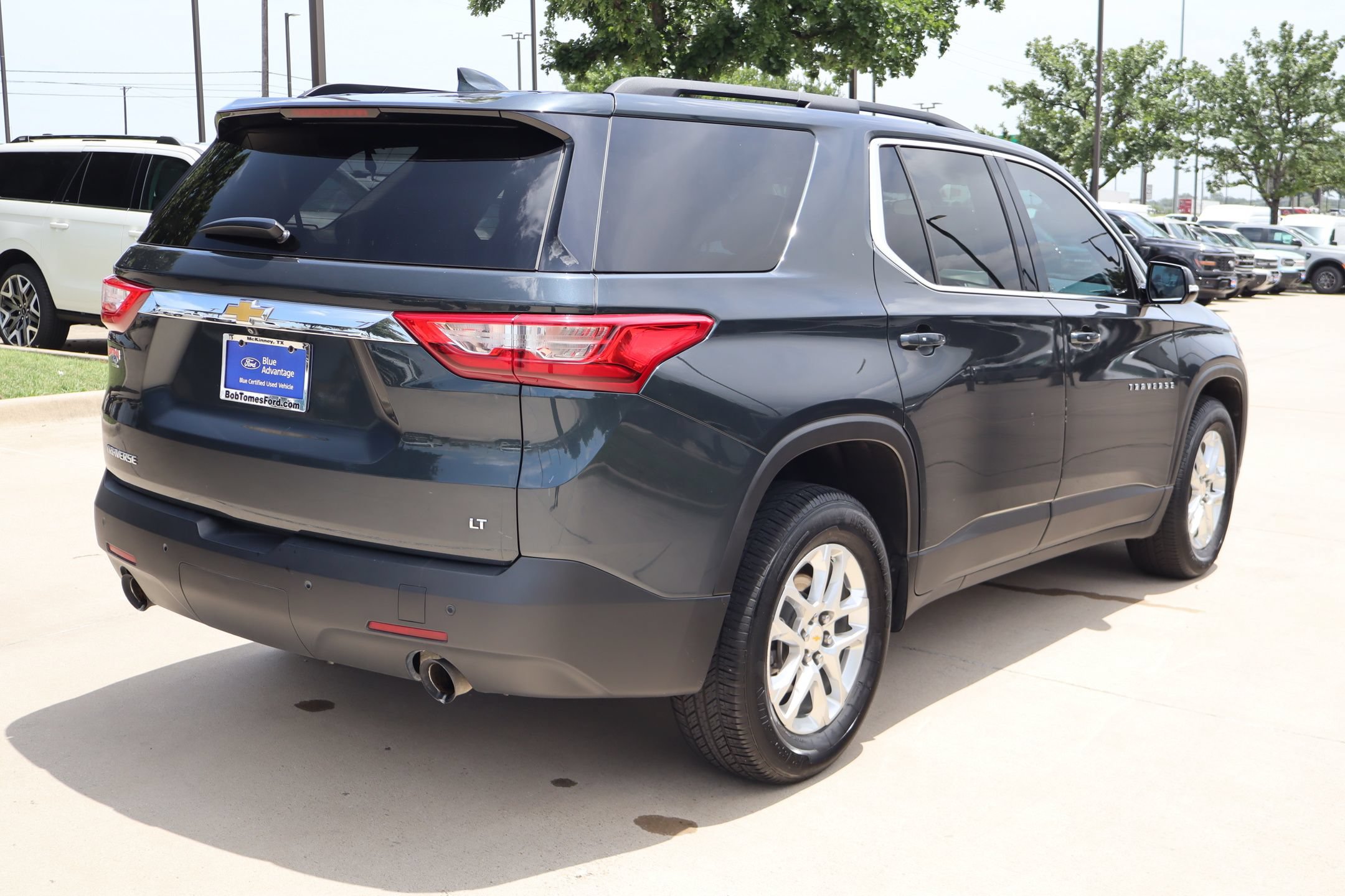 Used 2020 Chevrolet Traverse LT FWD image 3