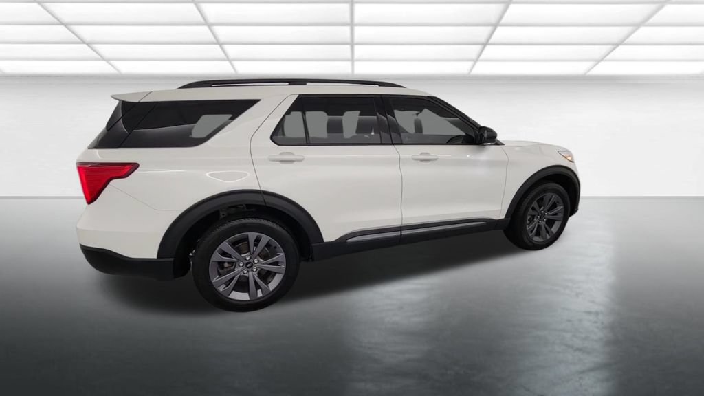 Certified 2024 Ford Explorer XLT w/ Equipment Group 202A AWD/4WD image 9