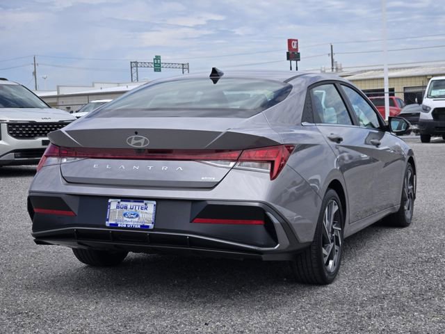 Used 2025 Hyundai Elantra Limited FWD image 7