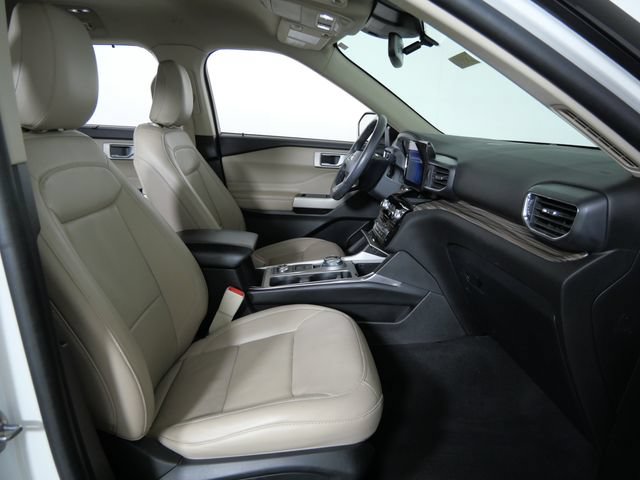 Certified 2022 Ford Explorer Limited w/ Hybrid Equipment Group 310A AWD/4WD image 11