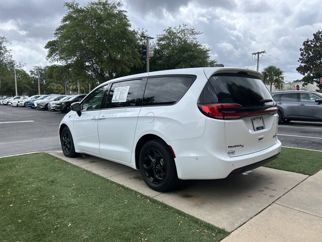 Used 2024 Chrysler Pacifica Limited FWD image 11