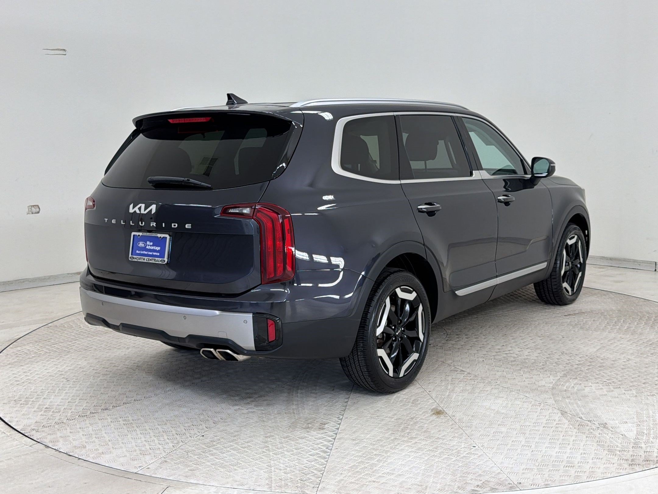 Used 2025 Kia Telluride S FWD image 9
