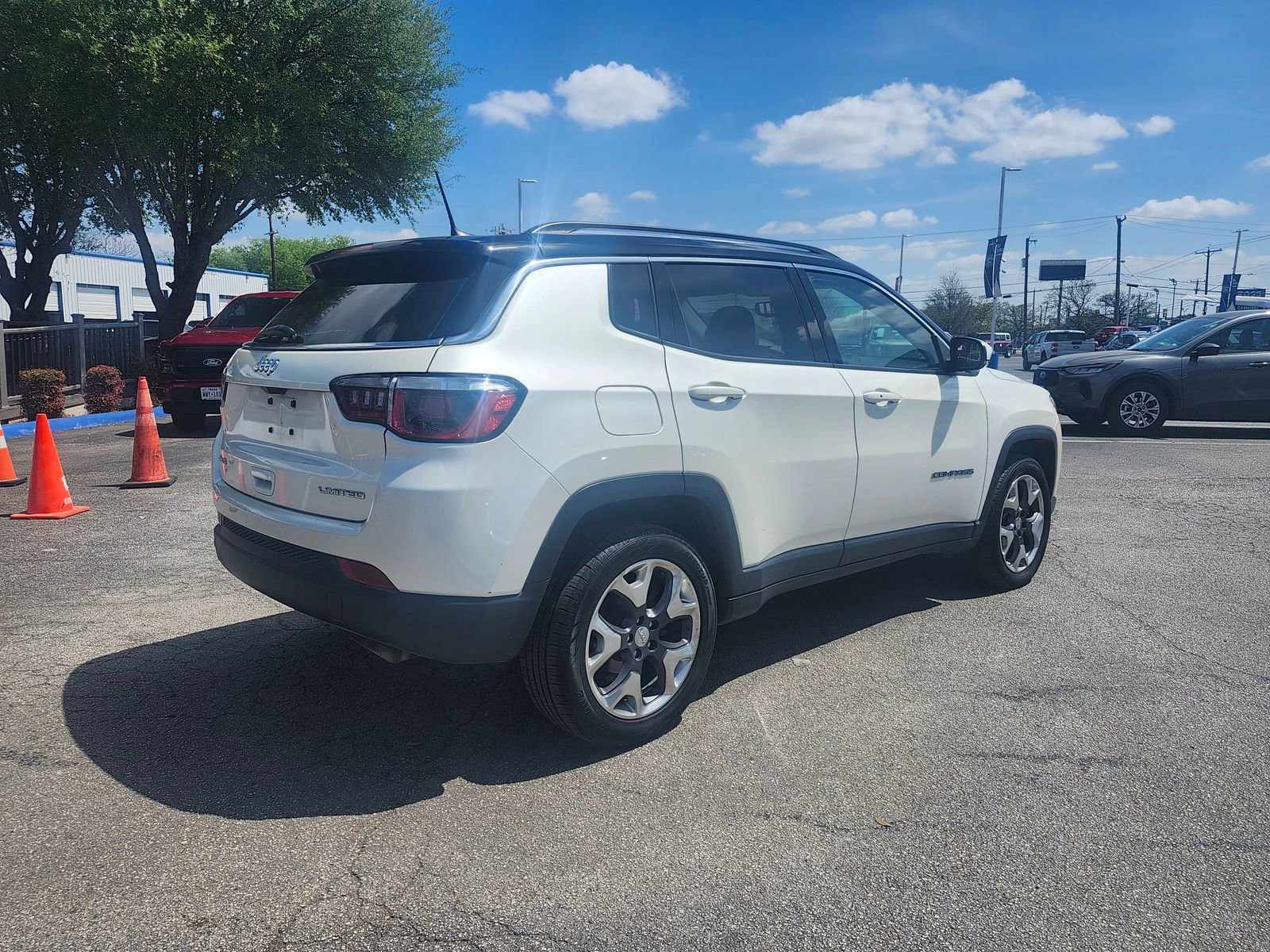 Used 2019 Jeep Compass Limited AWD/4WD image 3