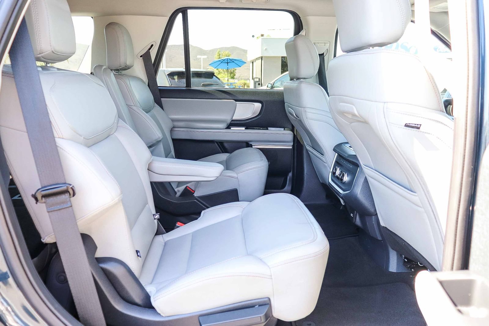 Certified 2025 Ford Expedition Active AWD/4WD image 17
