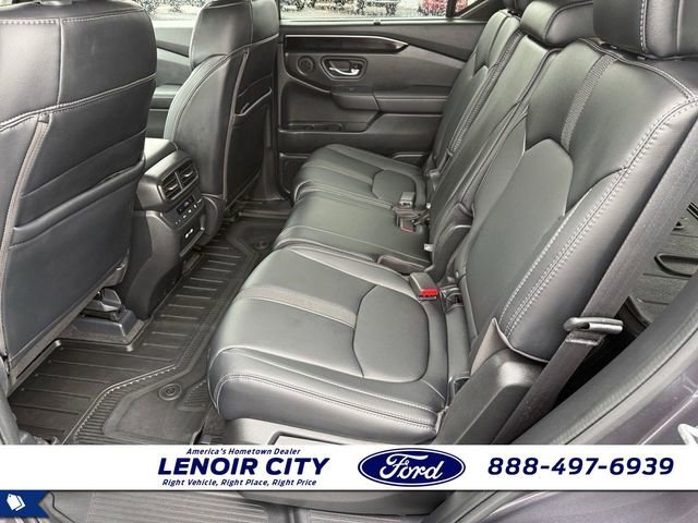 Used 2023 Honda Pilot Touring image 9