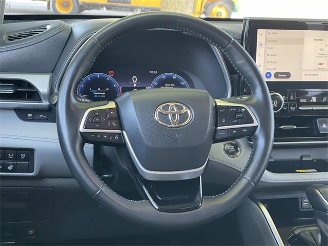 Used 2023 Toyota Highlander Platinum image 8