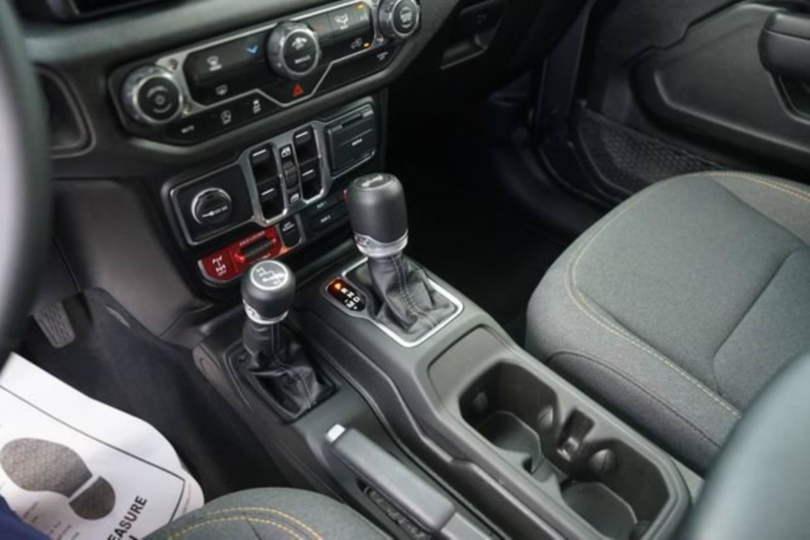 Used 2025 Jeep Wrangler Unlimited Sport AWD/4WD image 28