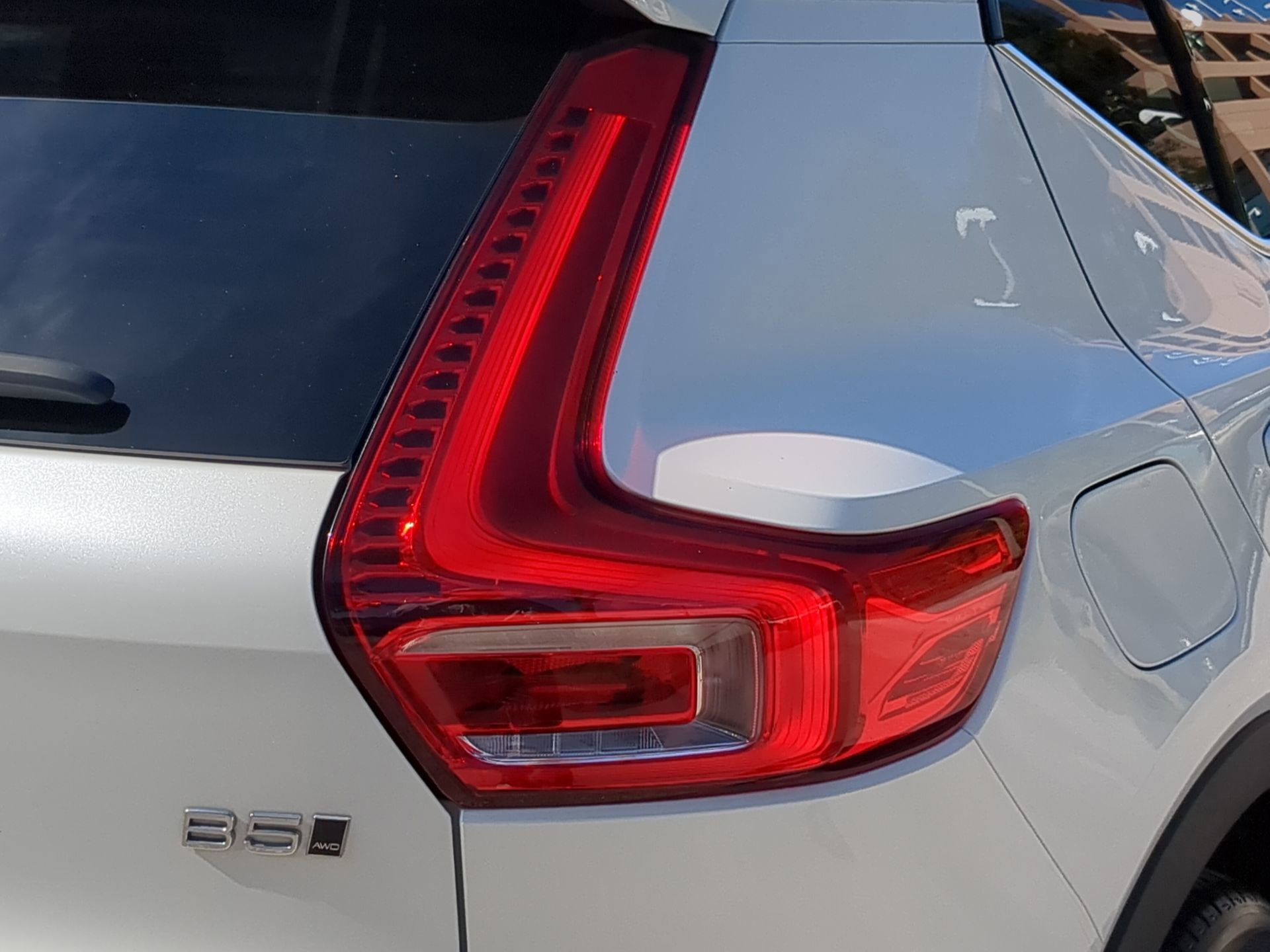 Used 2023 Volvo XC40 B5 Plus image 37