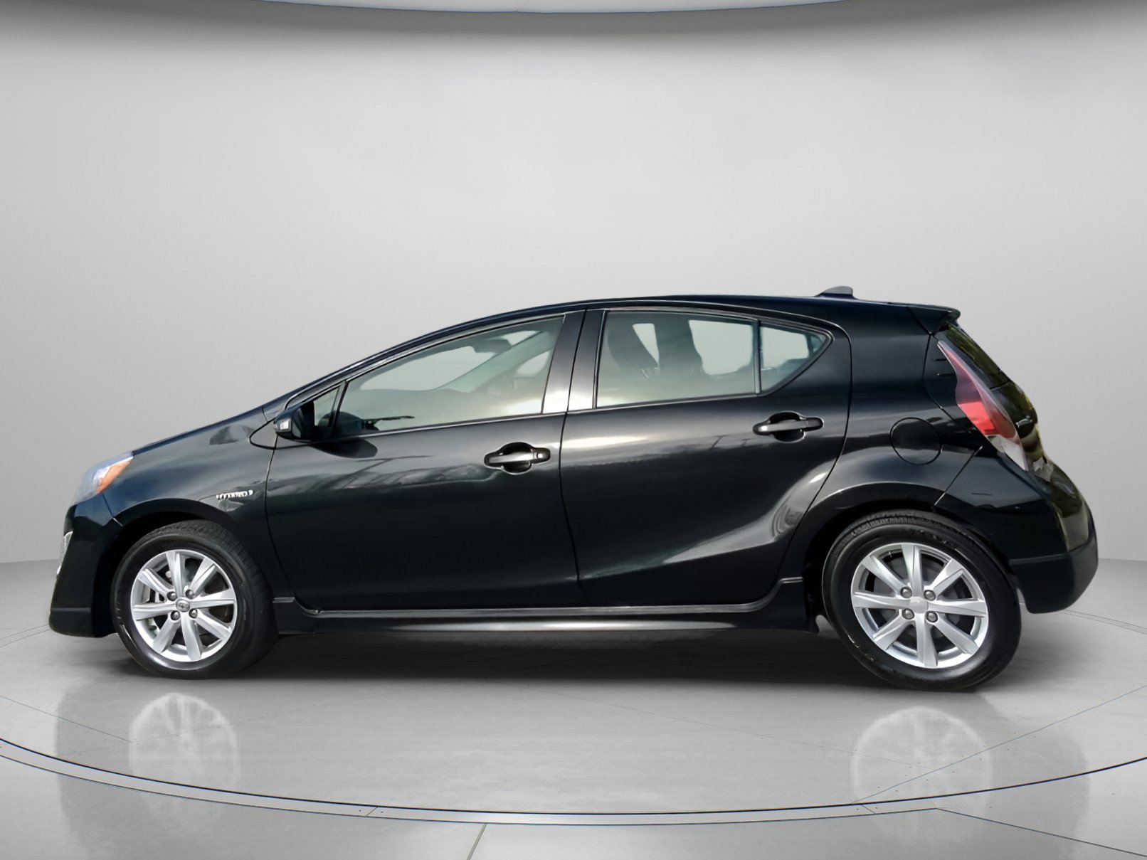 Used 2017 Toyota Prius C Two image 17