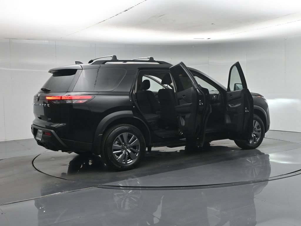 Used 2025 Nissan Pathfinder SV w/ SV Premium Package AWD/4WD image 5