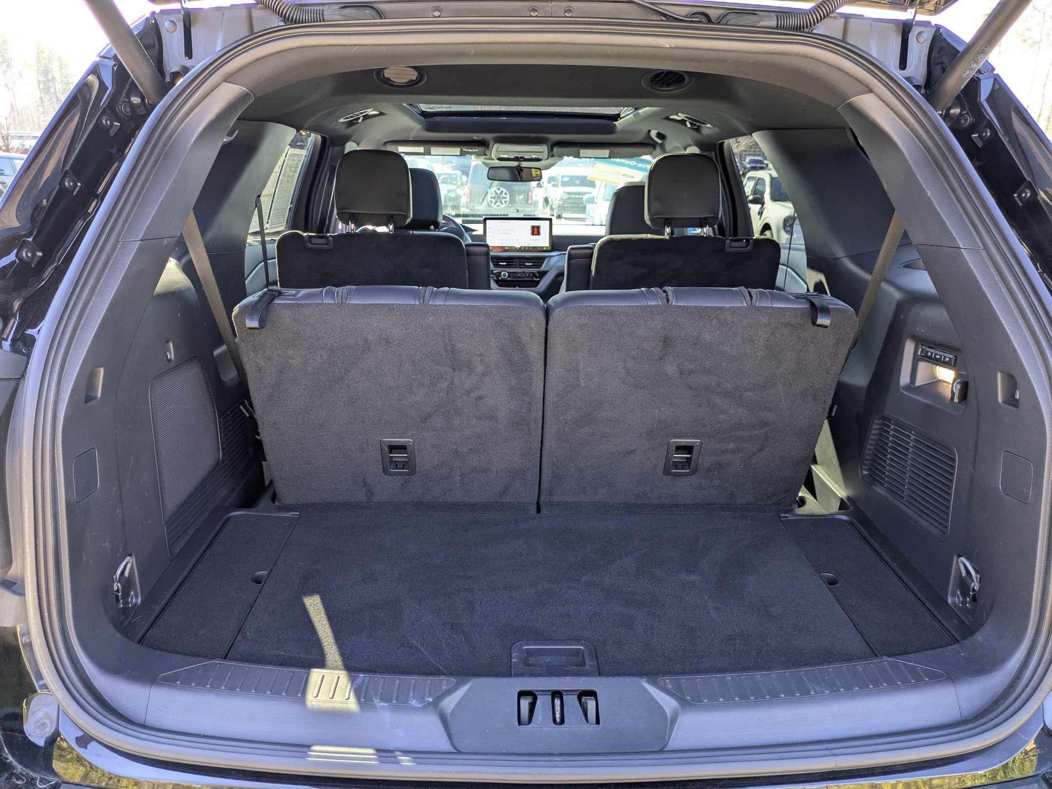 Certified 2025 Ford Explorer ST image 36