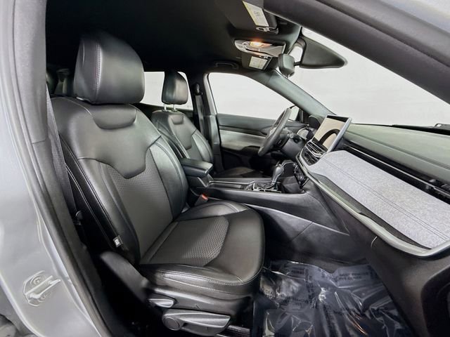 Used 2024 Jeep Compass Latitude image 24