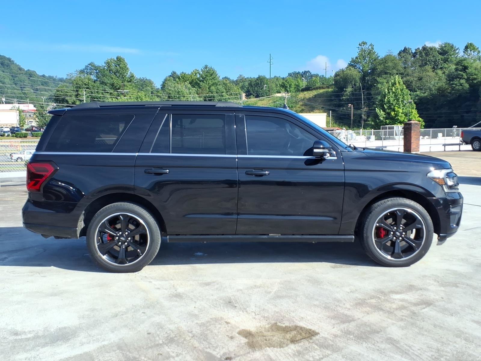 Certified 2023 Ford Expedition Limited AWD/4WD image 2