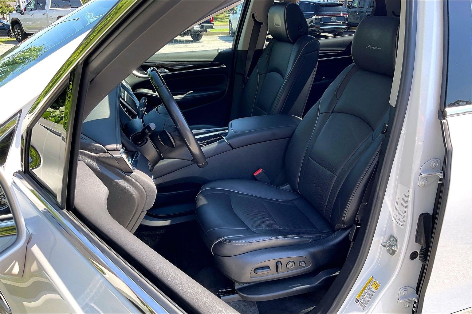 Used 2020 Buick Enclave Avenir w/ Avenir Technology Package AWD/4WD image 25