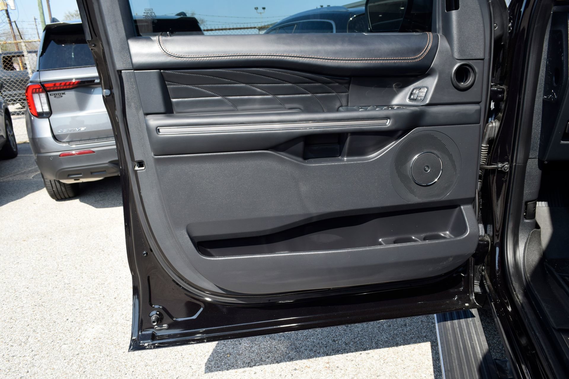 Certified 2024 Ford Expedition Max Platinum image 19